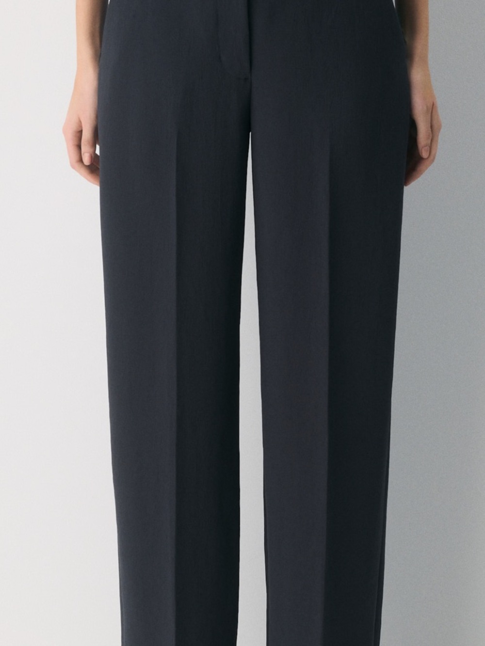 Aritzia Straight Leg Pants in Black